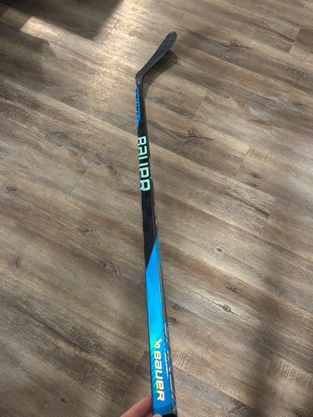 Bauer Nexus Sync RH Hockey Stick P28 77flex  (Like New)