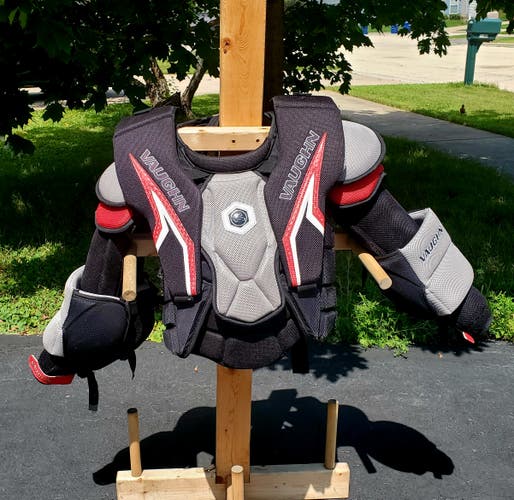 Small Vaughn Ventus SLR3 Pro Goalie Chest Protector (Used)