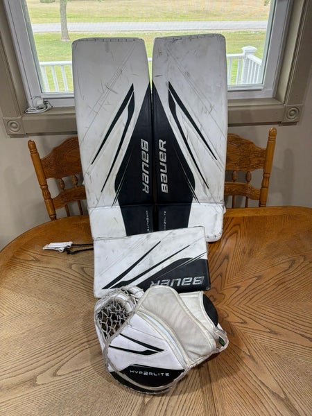 Bauer Hyperlite leg pads glove and blocker