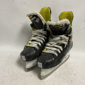 Used Bauer SUPREME 3S Intermediate Hockey Skate Intermediate 5.5 11855-S000189375