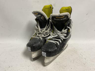 Used Bauer SUPREME 3S Intermediate Hockey Skate Intermediate 5.5 11855-S000189373