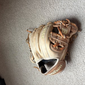 2021 Wilson RH Infield A2000 Baseball Glove 11.5" (Used)