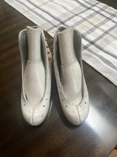 (Used) GAM Figure Skate Boot Junior size 1.5B