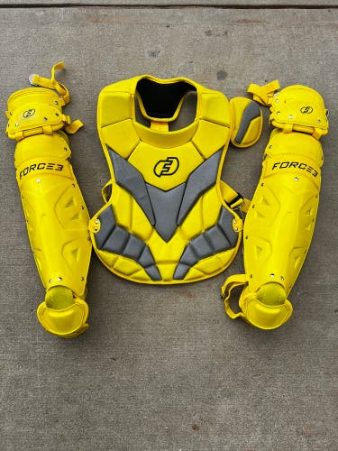 Yellow Adult Force3 pro catchers gear