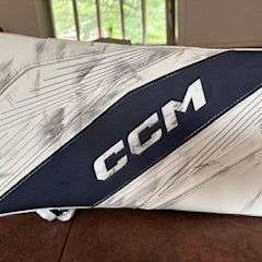 2024 Intermediate CCM EFLEX 6.9 Regular (Used for less than a month) White/Navy