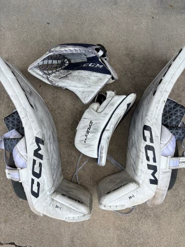 CCM Axis 2 Leg Pads 34 +1 , Senior  E-Flex 5.9 Glove & Blocker