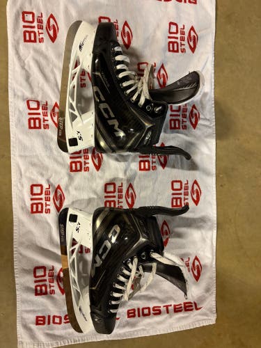 2024 CCM Tacks XF Pro Hockey Skates Regular Width 8.5 (fit2)(Used) with steel