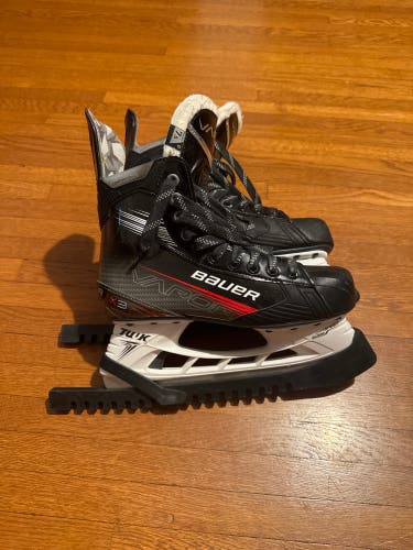 2023 Bauer Vapor X3 Hockey Skates Regular Width 7.5 (Used)