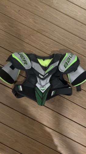 Men's Senior Medium Bauer Supreme One.6 Shoulder Pads (Used)