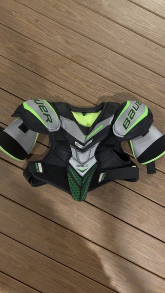 Men's Senior Medium Bauer Supreme One.6 Shoulder Pads (Used)