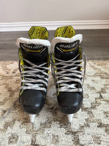 Bauer Supreme M4 Hockey Skates Size 2.5 (Used)