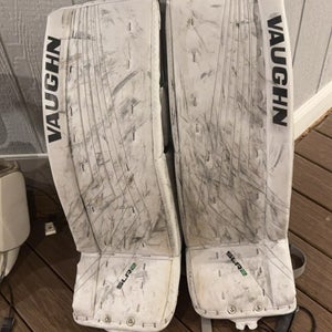 32"  2020 Vaughn Goalie Leg Pads (Used)