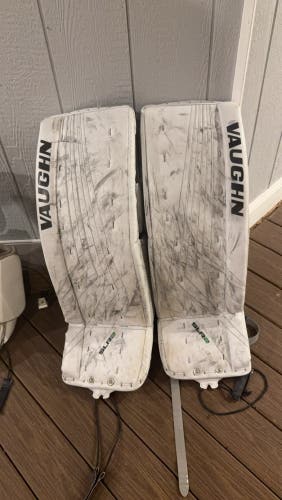 32"  2020 Vaughn Goalie Leg Pads (Used)