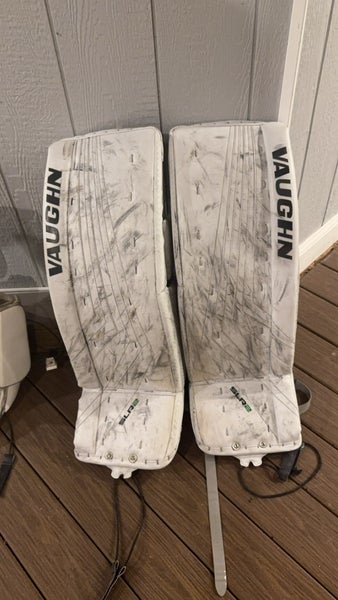 32"  2020 Vaughn Goalie Leg Pads (Used)