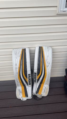 34"  2020 Vaughn Ventus SLR Pro Goalie Leg Pads (Used)