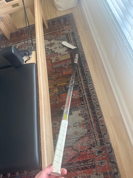 Intermediate Bauer Vapor Hyperlite Left Hand Hockey Stick  (Used)