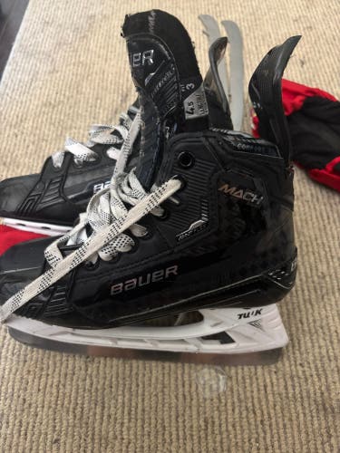 2023 Bauer Supreme Mach Hockey Skates Regular Width  Size 4.5 (Used)