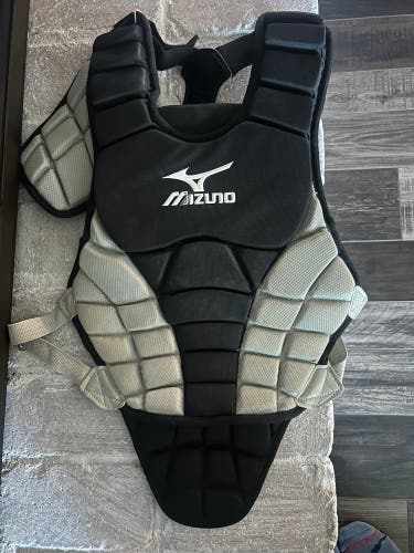 Mizuno Youth Catcher's Chest Protector (Used)
