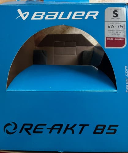 Small Bauer Re-Akt 85 Helmet (Used) RED small