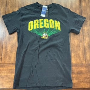 Captivating Men’s Oregon Ducks T-Shirt Size S Small Short Sleeve Black Logo