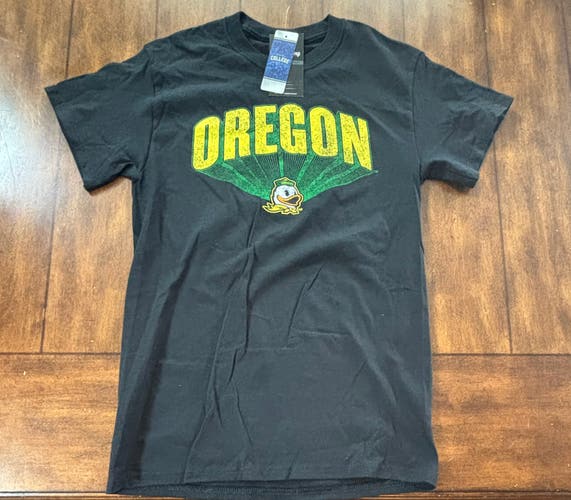 Captivating Men’s Oregon Ducks T-Shirt Size S Small Short Sleeve Black Logo