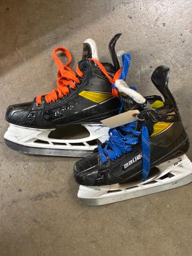 Intermediate Bauer Supreme 3S Pro Hockey Skates Size 5 (Used)