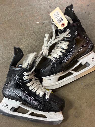 Junior Bauer Supreme M5 Pro Hockey Skates Regular Width Size 3 (Used)