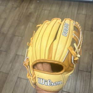2025 Wilson Infield RH A2000 Baseball Glove 11.75" (New)