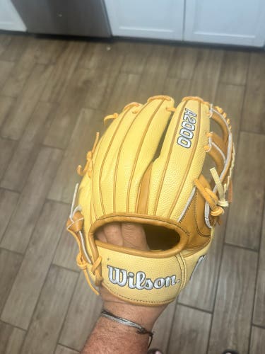 2025 Wilson Infield RH A2000 Baseball Glove 11.75" (New)