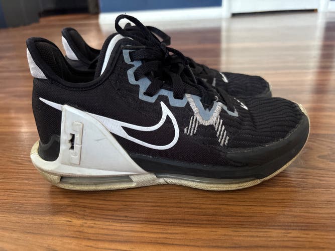 Kid's 5Y (Big Kids / Youth) Nike lebron witness 6 Shoes (Used)