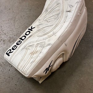White Senior Reebok Larceny Goalie Gloves & Blockers Regular (Used)