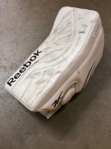 White Senior Reebok Larceny Goalie Gloves & Blockers Regular (Used)