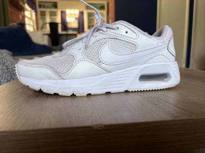 White Men's Youth 6Y (Big Kids / Youth) Nike Shoes (Used)