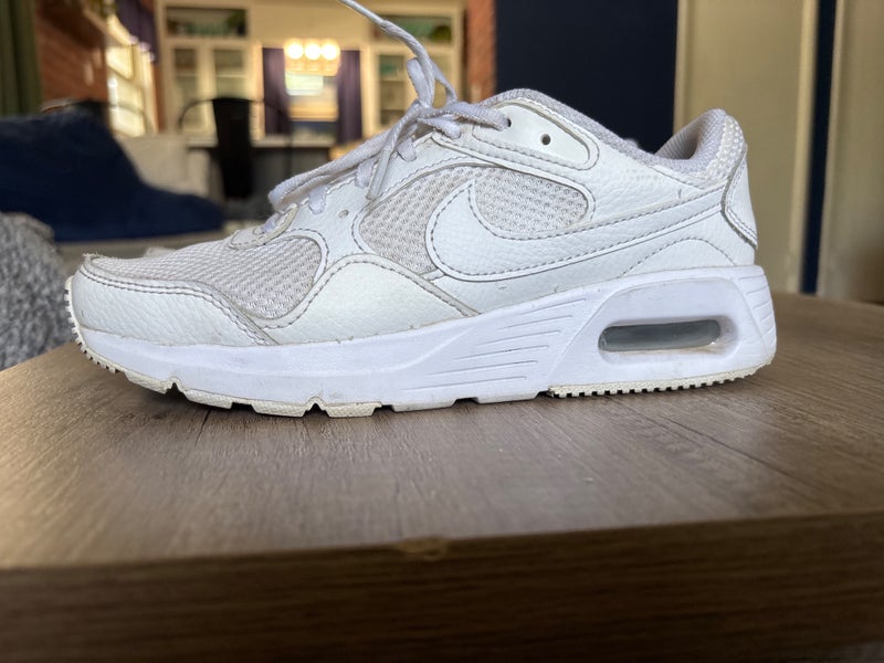 White Men's Youth 6Y (Big Kids / Youth) Nike Shoes (Used)