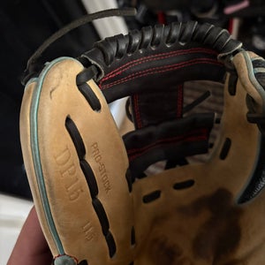 Wilson RH A2000 Baseball Glove 11.5" (Used)