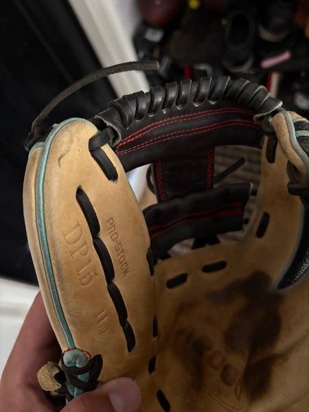 Wilson RH A2000 Baseball Glove 11.5" (Used)