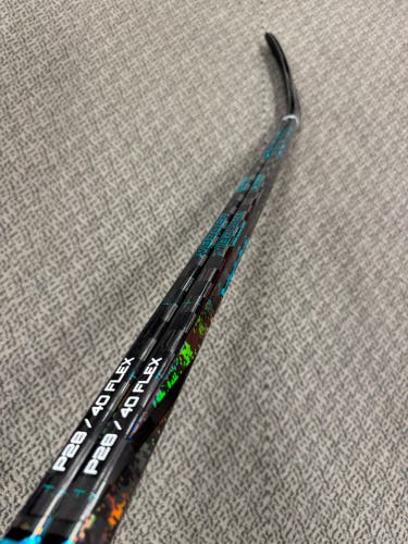 2-Pack Bauer Twitch 40 Flex P28 Curve Right Hand sticks