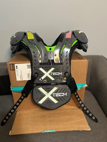 Barely Used XTech X2 Custom Shoulder Pads – Small (17"-18")