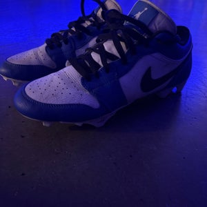 Men's  Size M 11.0 (W 12.0) Nike Low Top Cleats Turf Cleats (Used)