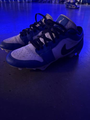 Men's Size M 11.0 (W 12.0) Nike Low Top Cleats Turf Cleats (Used)