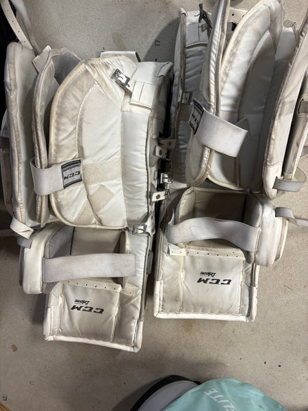 32" CCM Regular Goalie Pads (Used)