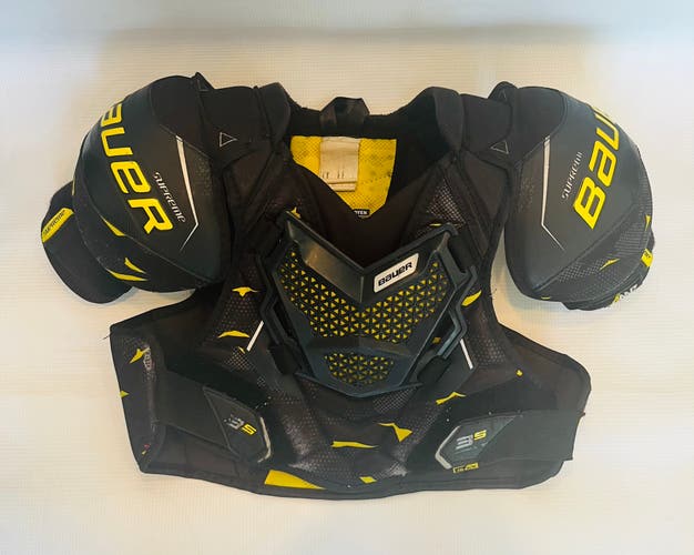 Junior Medium Bauer Supreme 3S Shoulder Pads (Used)
