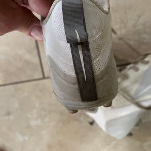 White Unisex Size M 10.0 (W 11.0) Adult Nike Huarache (Used)