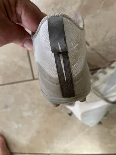 White Unisex Size M 10.0 (W 11.0) Adult Nike Huarache (Used)