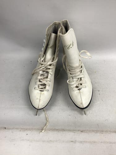 Used CCM WOMANS FIGURE SKATE WomensFigure Skate White Senior 7 11851-S000036500