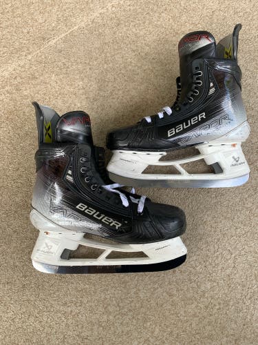 Bauer Vapor Hyperlite 2 Hockey Skates 7.5 (Used)