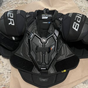 Men's Large Intermediate Bauer M5 Pro Shoulder Pads (Used)