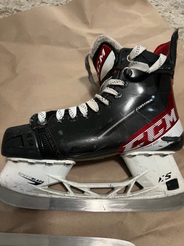 2023 CCM JetSpeed Control Hockey Skates Regular Width 9 (Used)