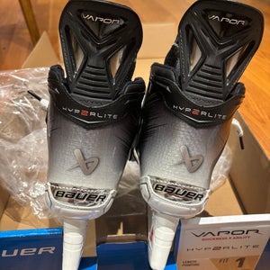 2023 Bauer Vapor Hyperlite 2 Hockey Skates Narrow Width Size 5.5 (Used)