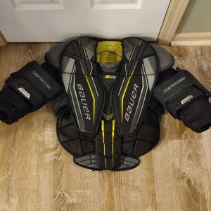 Intermediate Medium Bauer Supreme s29 Goalie Chest Protector (Used)